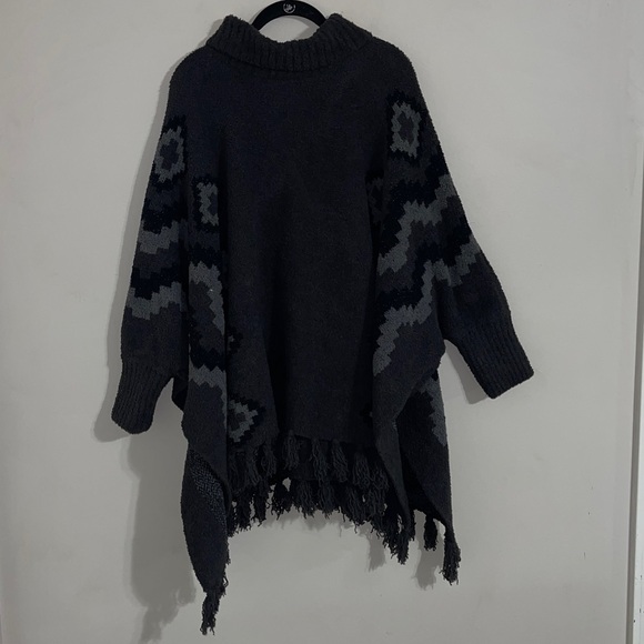 Barefoot Dreams Mosaic Poncho fringe Aztec print Sweater - Picture 1 of 9